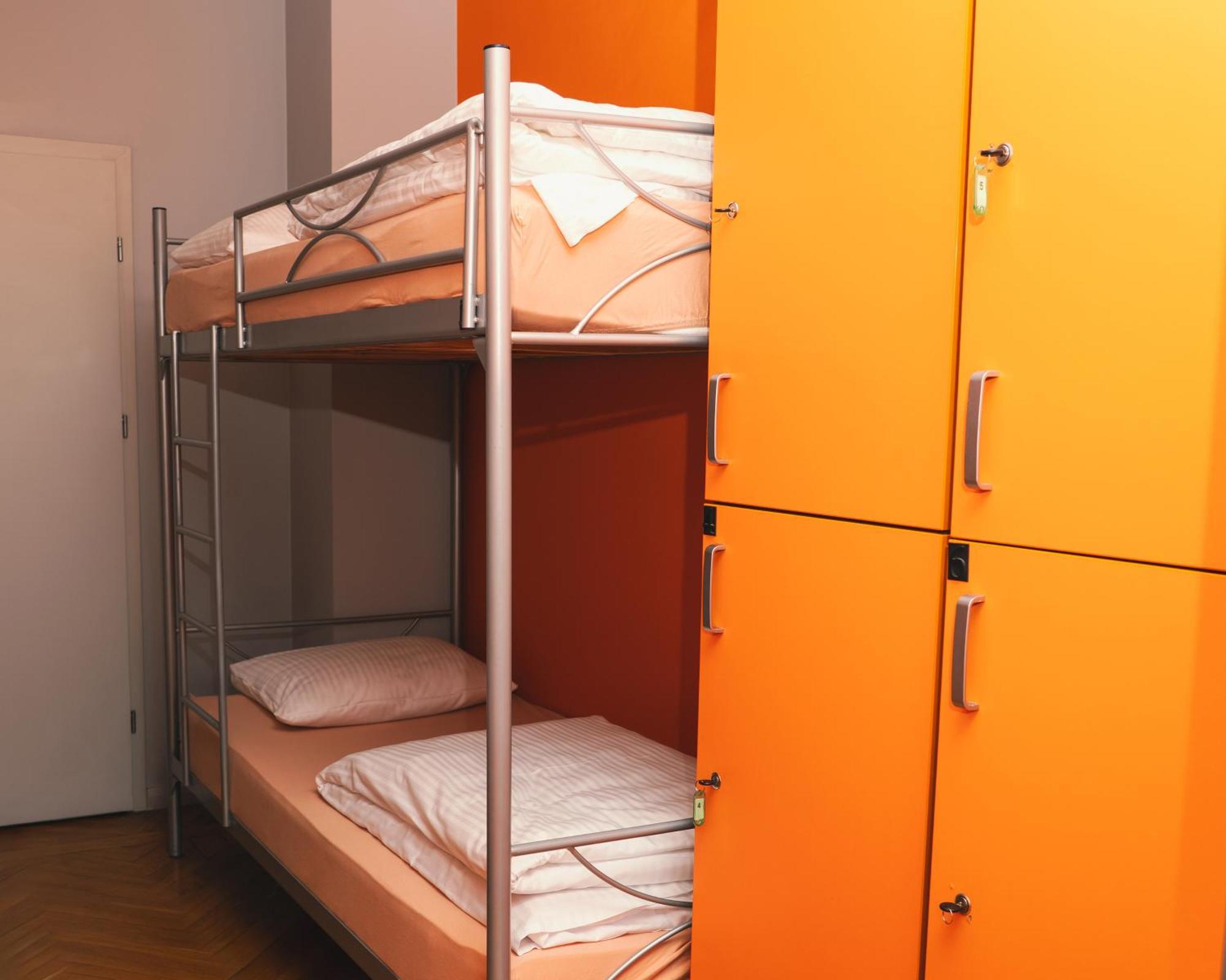 Mosquito Hostel *