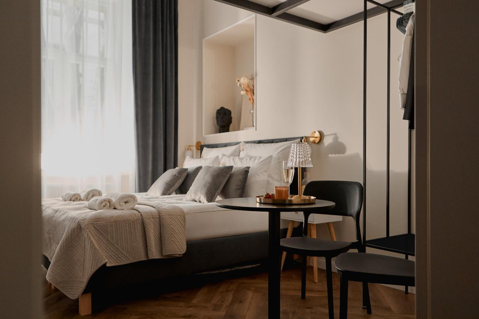 Old Town Charm & Chic By Downtown Apartment Krakow