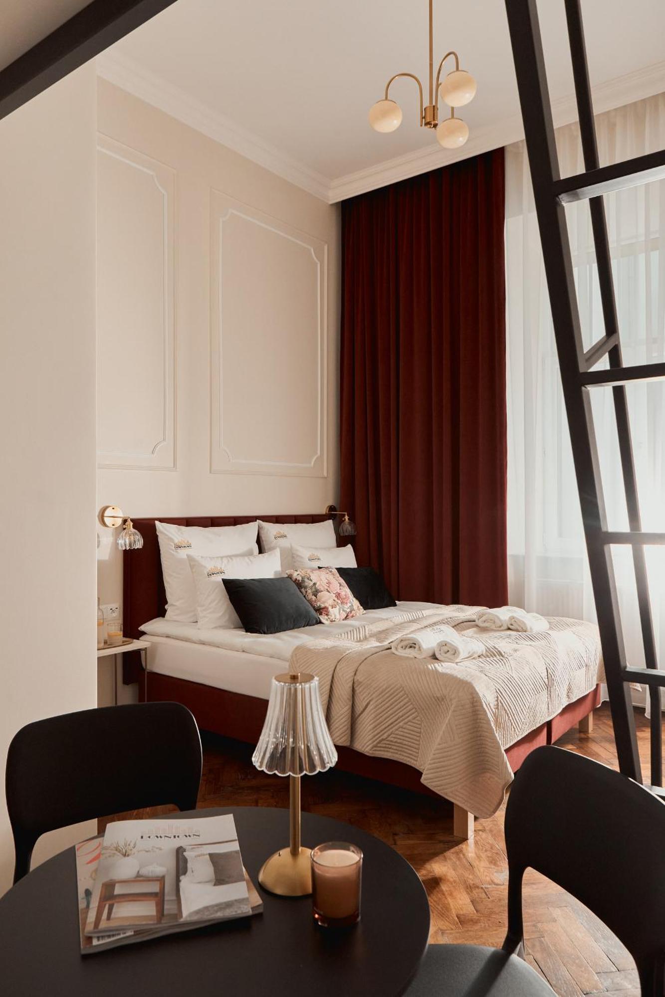Old Town Charm & Chic By Downtown *