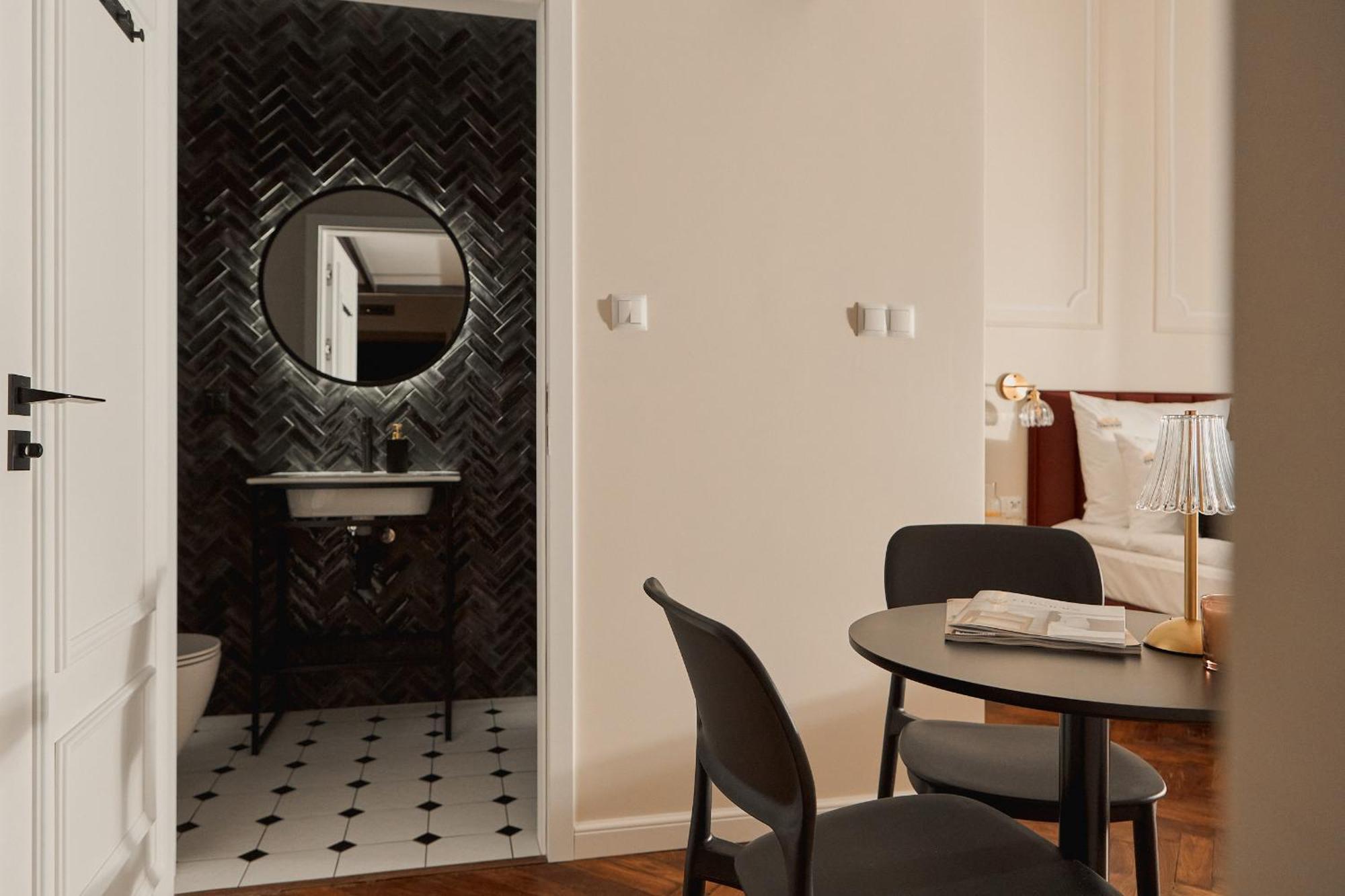 Old Town Charm & Chic By Downtown Apartment *