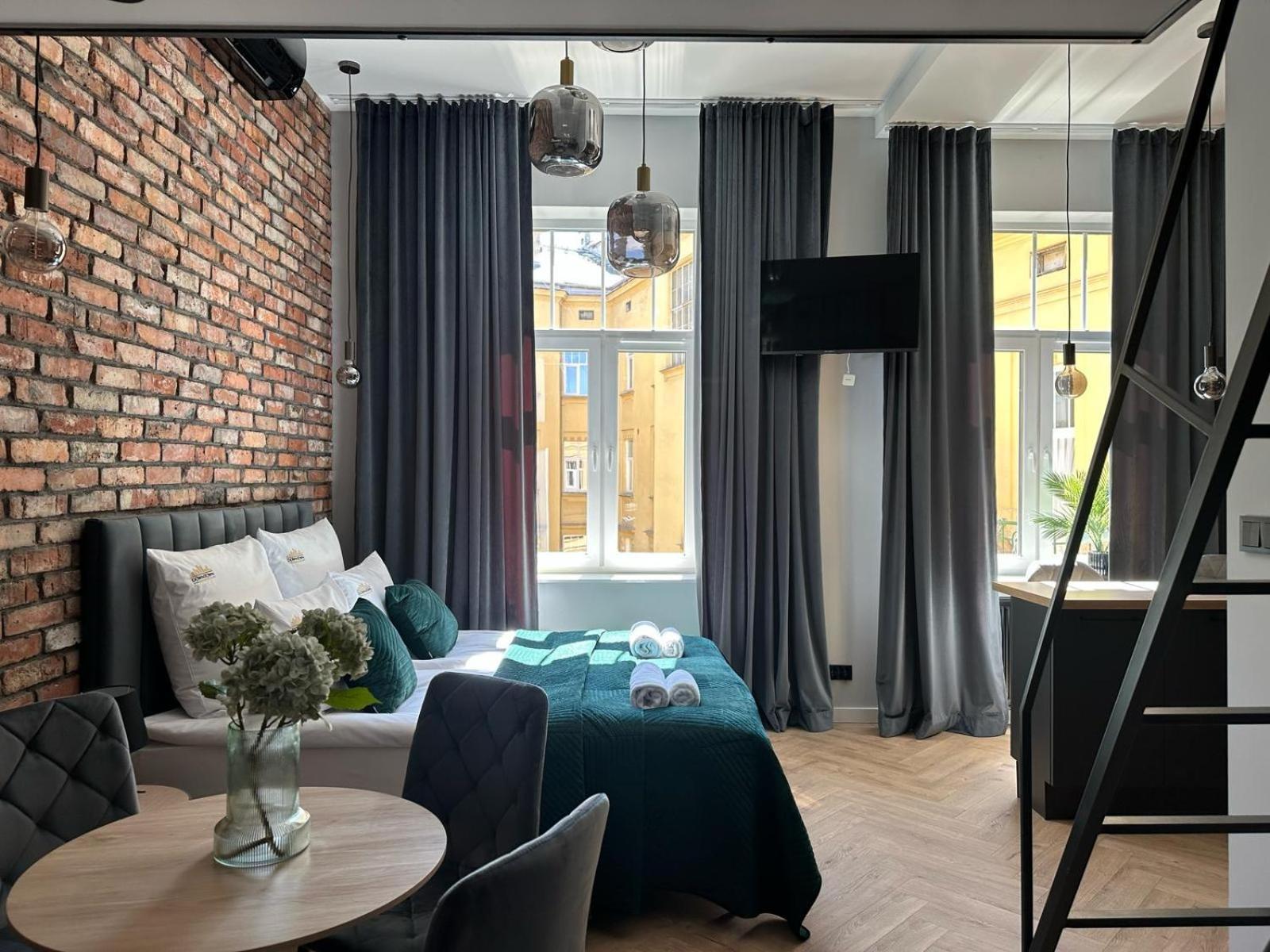 Old Town Charm & Chic By Downtown Apartment