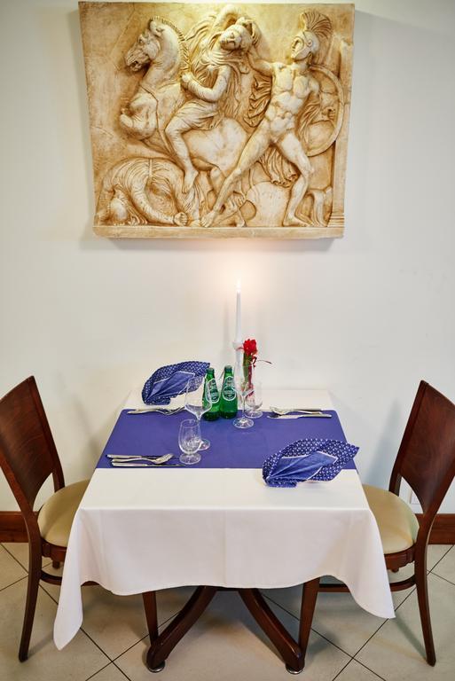 Hotel Santorini 3*