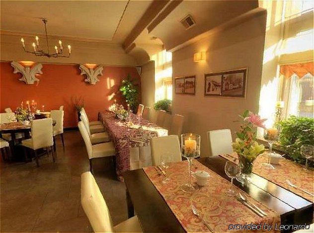 Ester Hotel