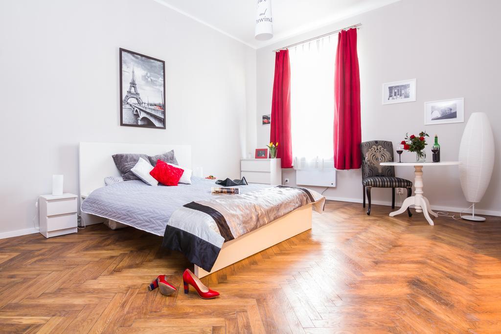 Apartment World *