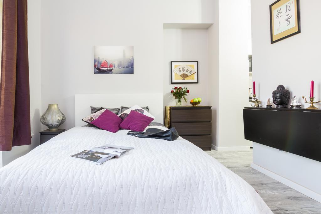 Apartment World *