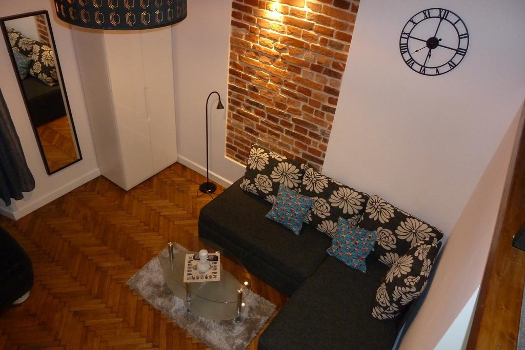 Space Apartment *