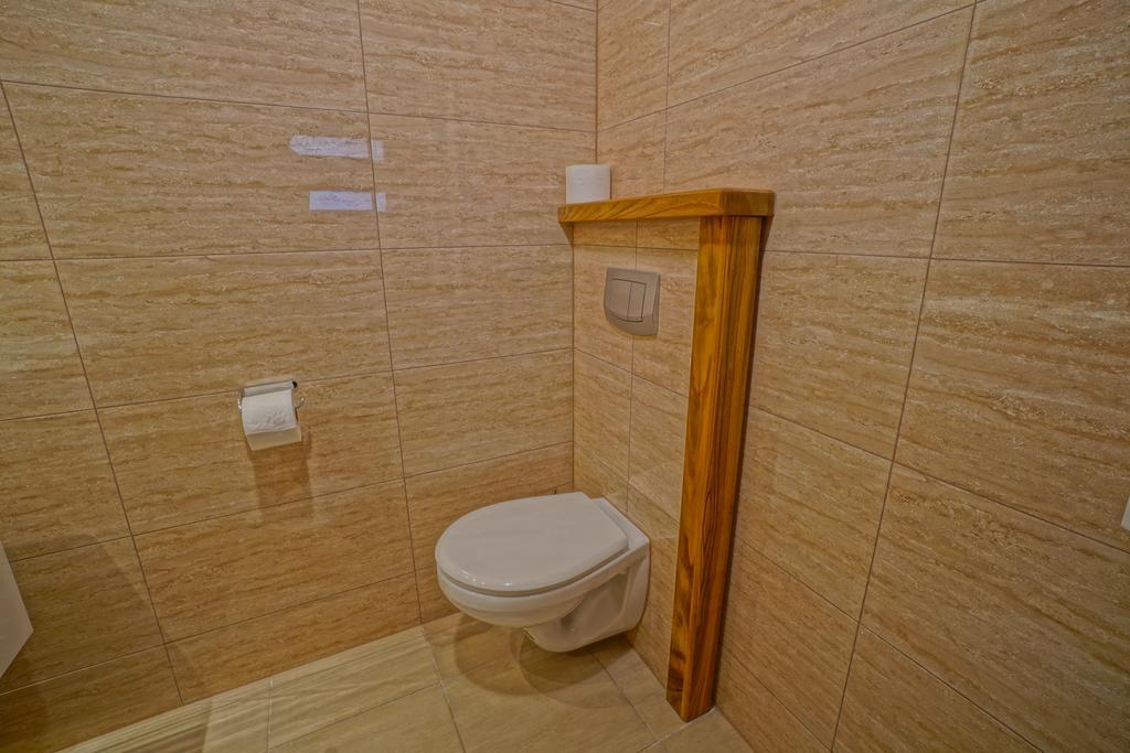 Grodzka 8 *