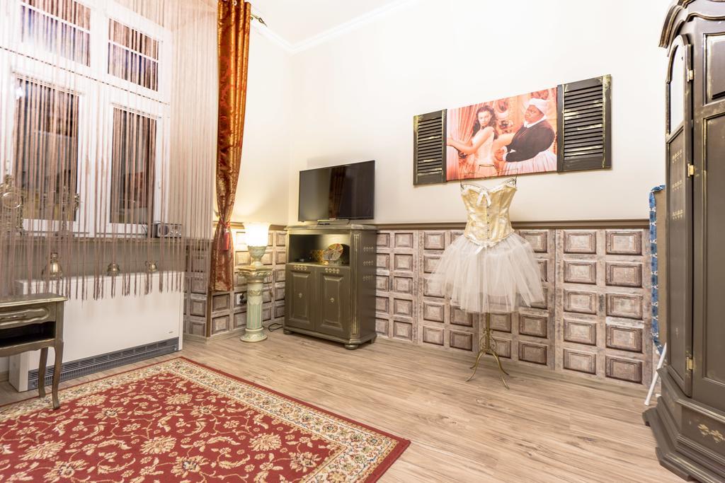 Scarlett Apartment