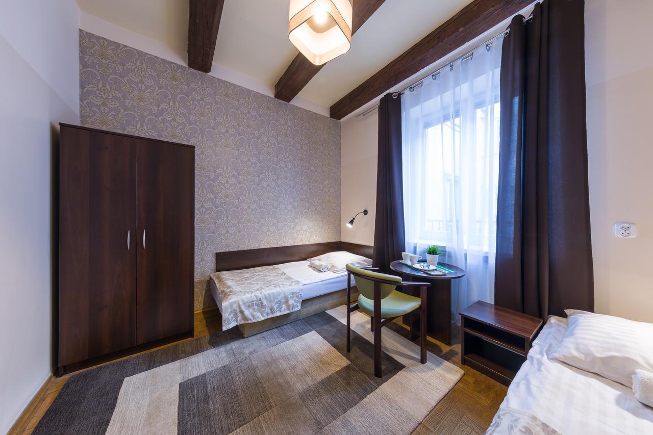 Faust Aparthostel Hostel *