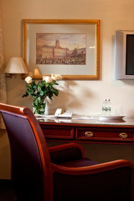 Aparthotel Miodosytnia 3*