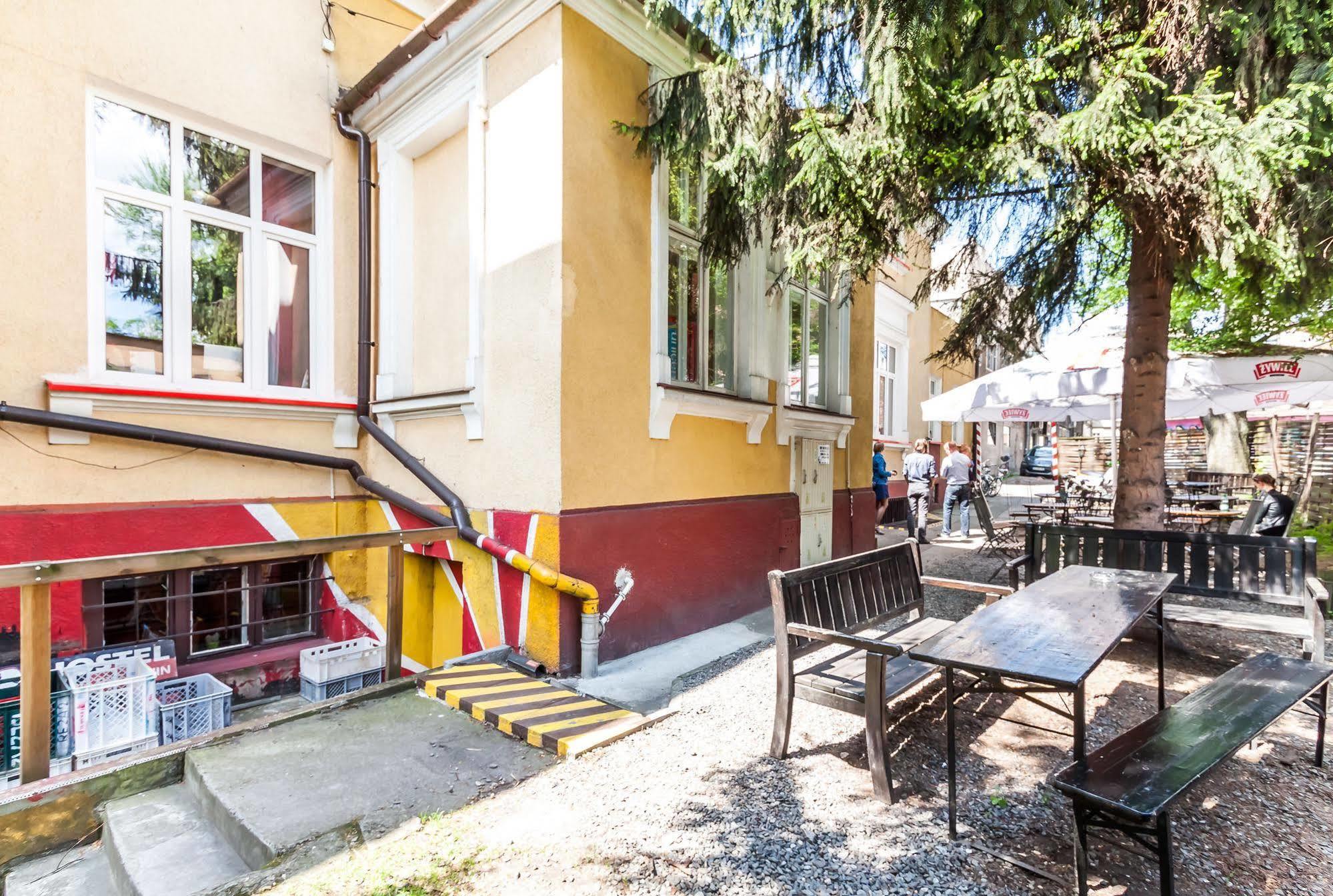Hostel Good Bye Lenin Pub & Garden