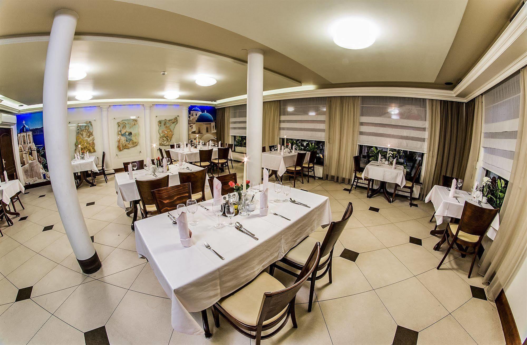 Santorini Hotel 3*
