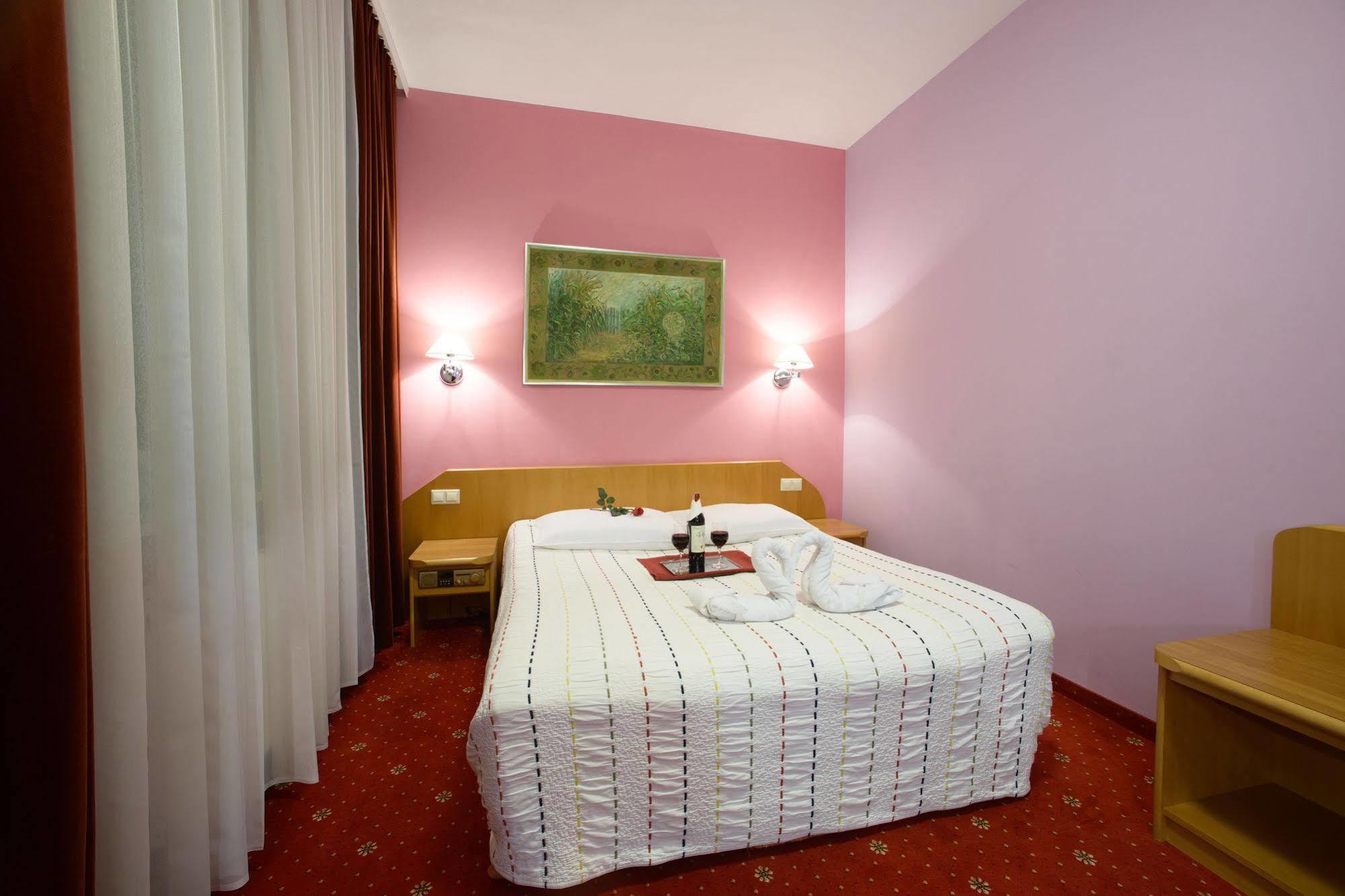 Orient Hotel 4*