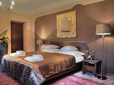 Ester Hotel