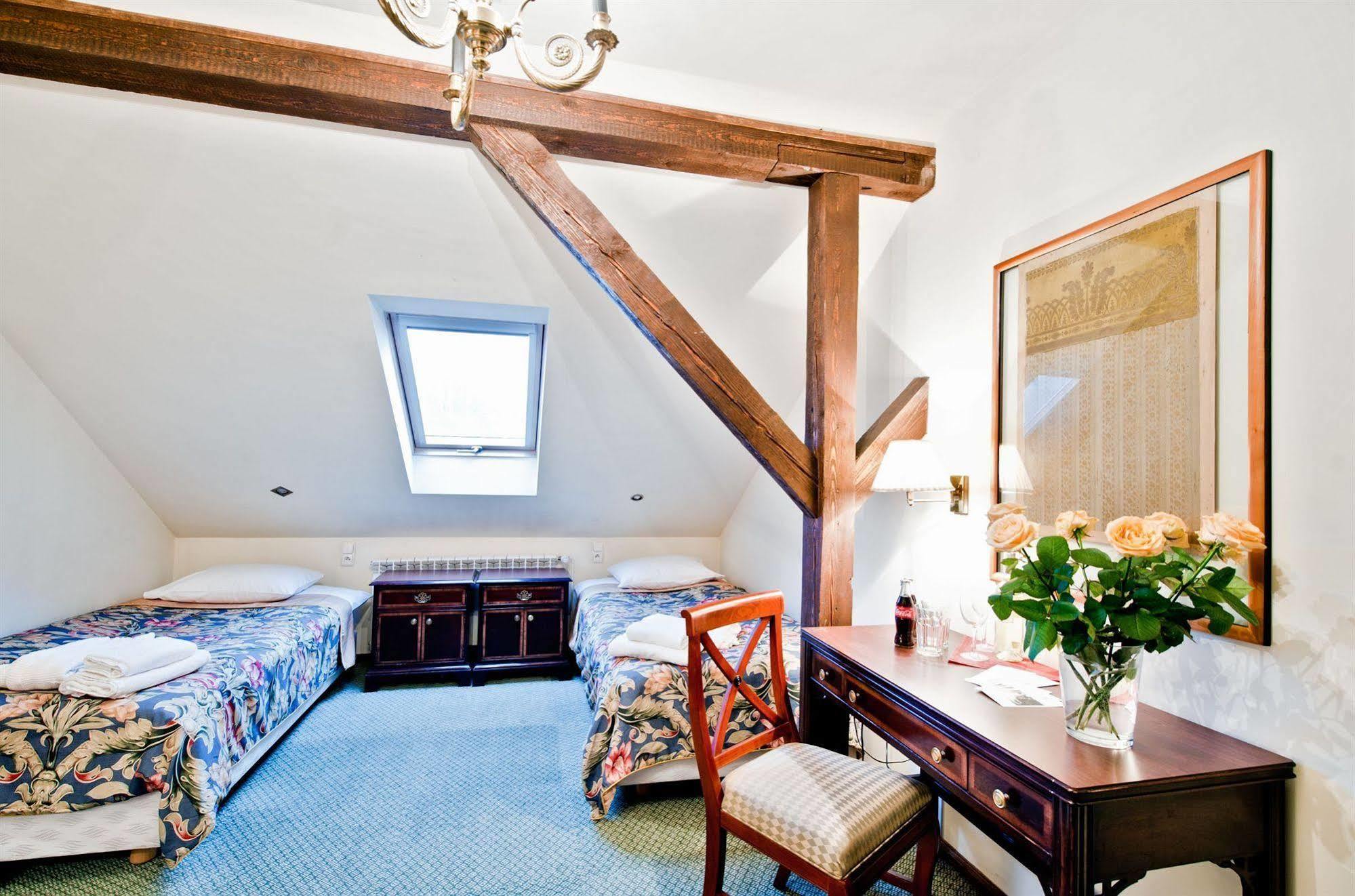 Miodosytnia Aparthotel 3*