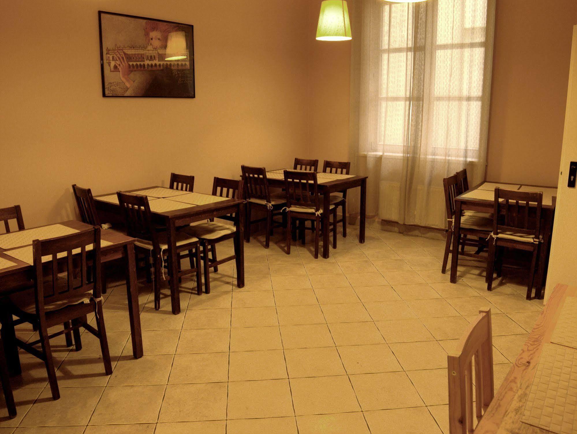 Heynow Rooms, And In Center Hostel