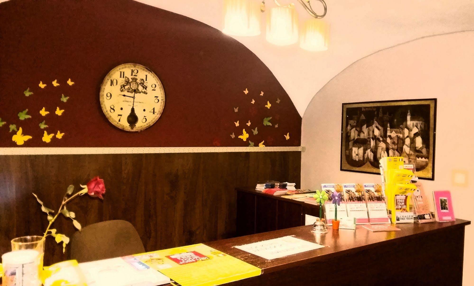 Heynow Rooms, And In Center Hostel
