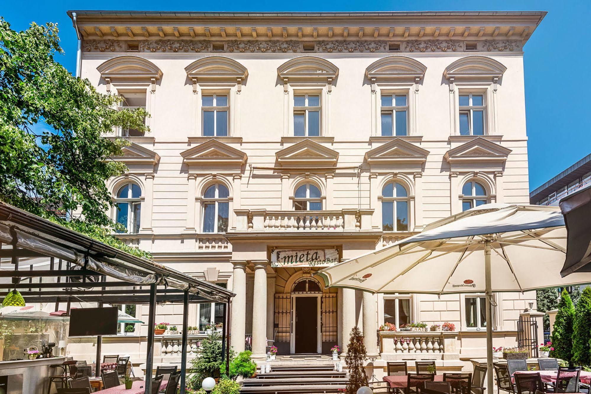 Garden Palace Aparthotel 3*
