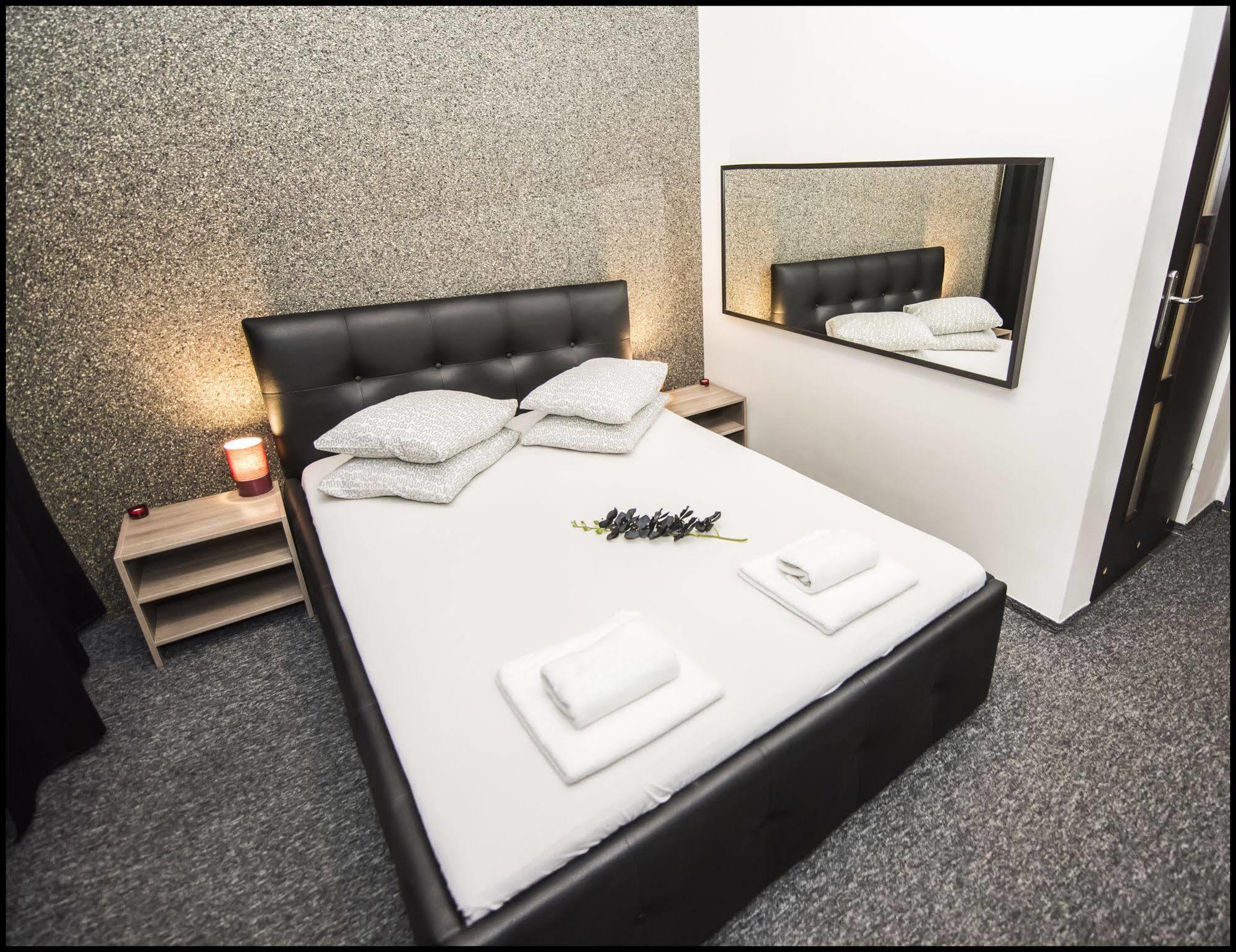 Z Jacuzzi Rynek Aparthotel 3*