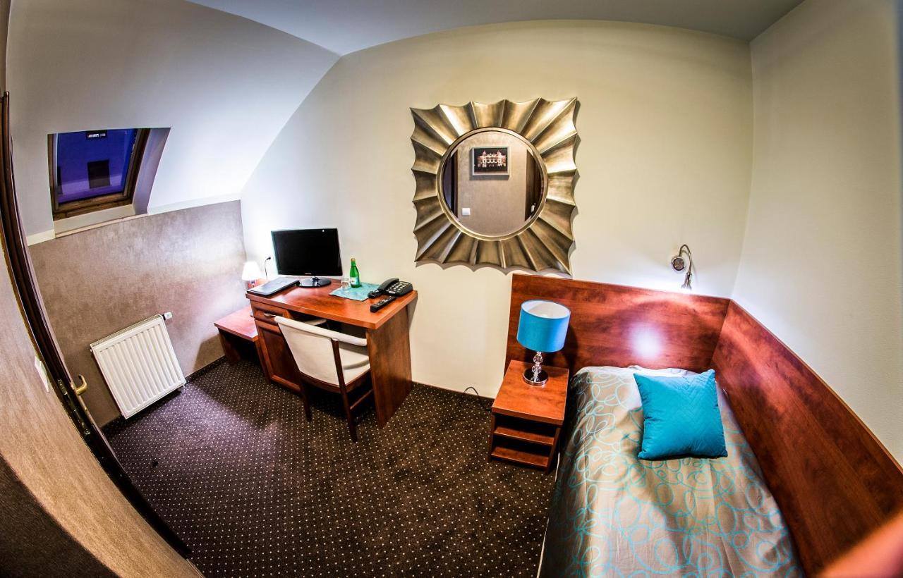 Hotel Santorini 3*