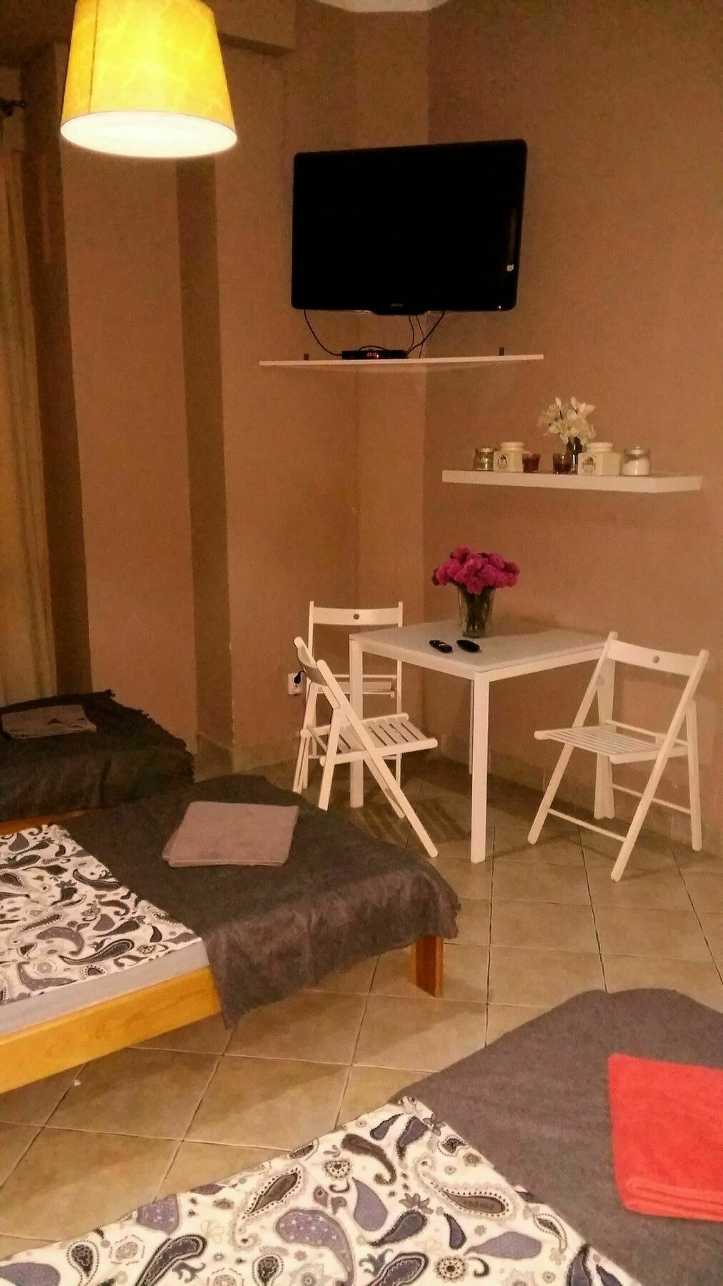 Heynow Rooms, And In Center