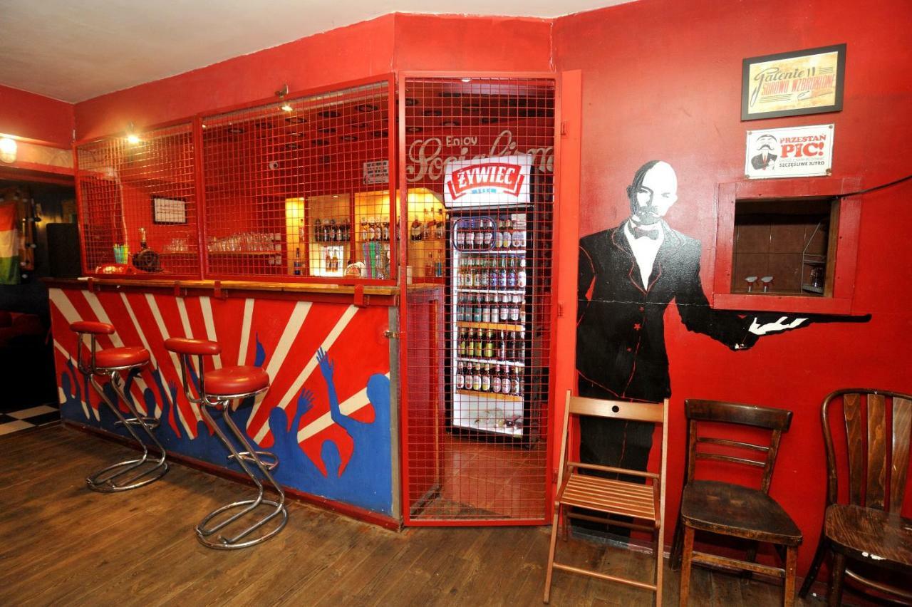 Good Bye Lenin Pub & Garden Hostel *
