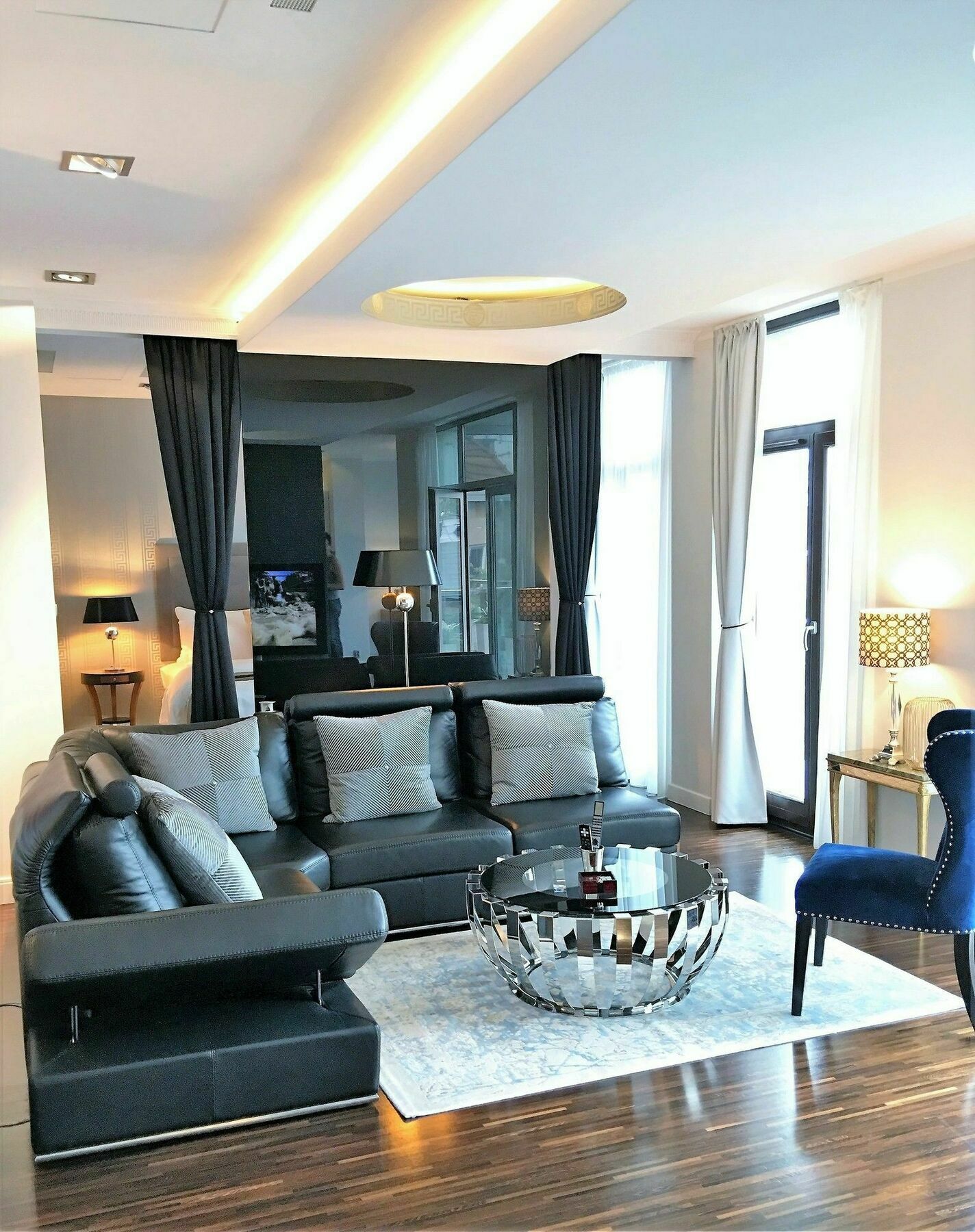 Aparthotel Mondrian Luxury & Old Town