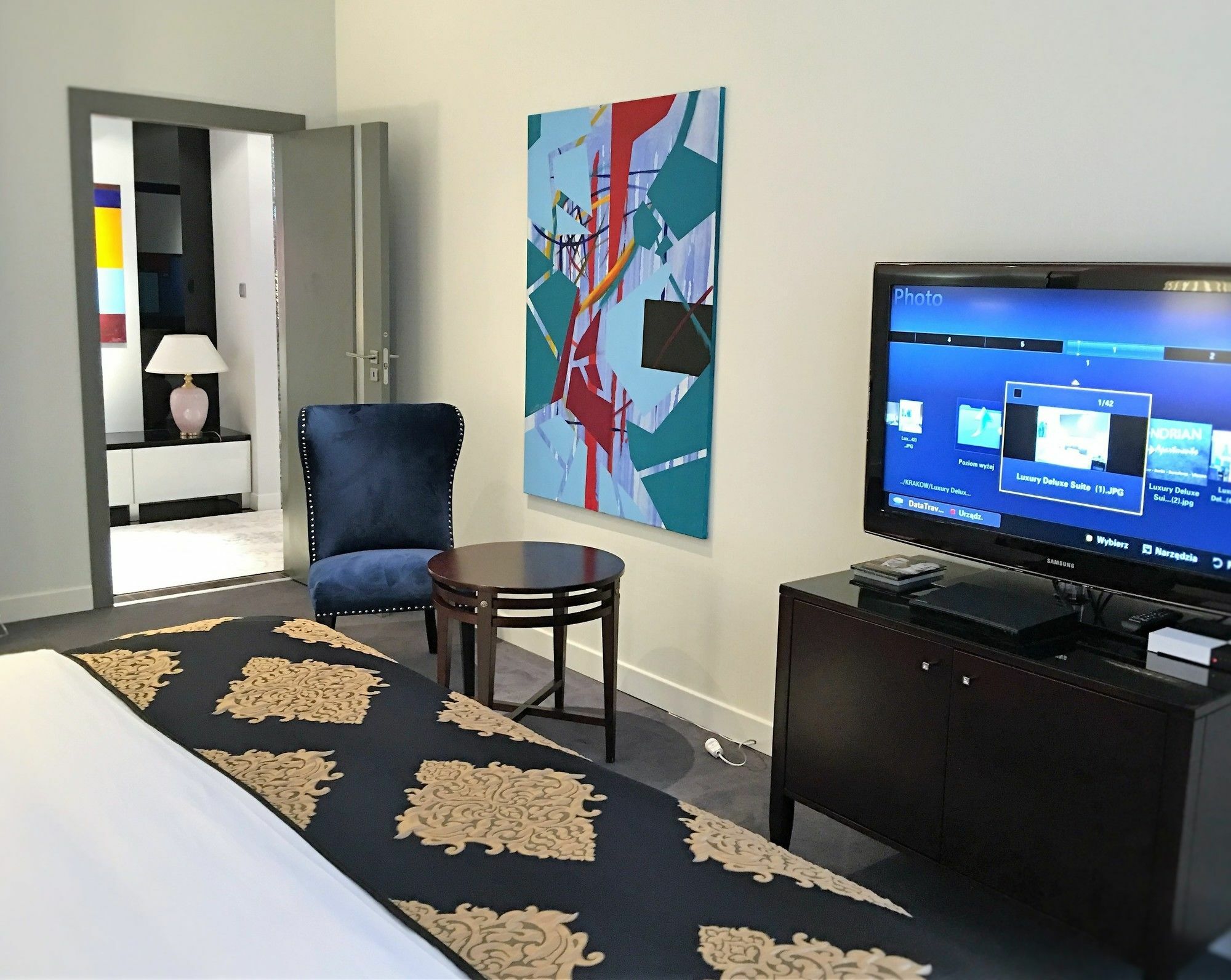 Mondrian Luxury & Old Town Aparthotel 5*