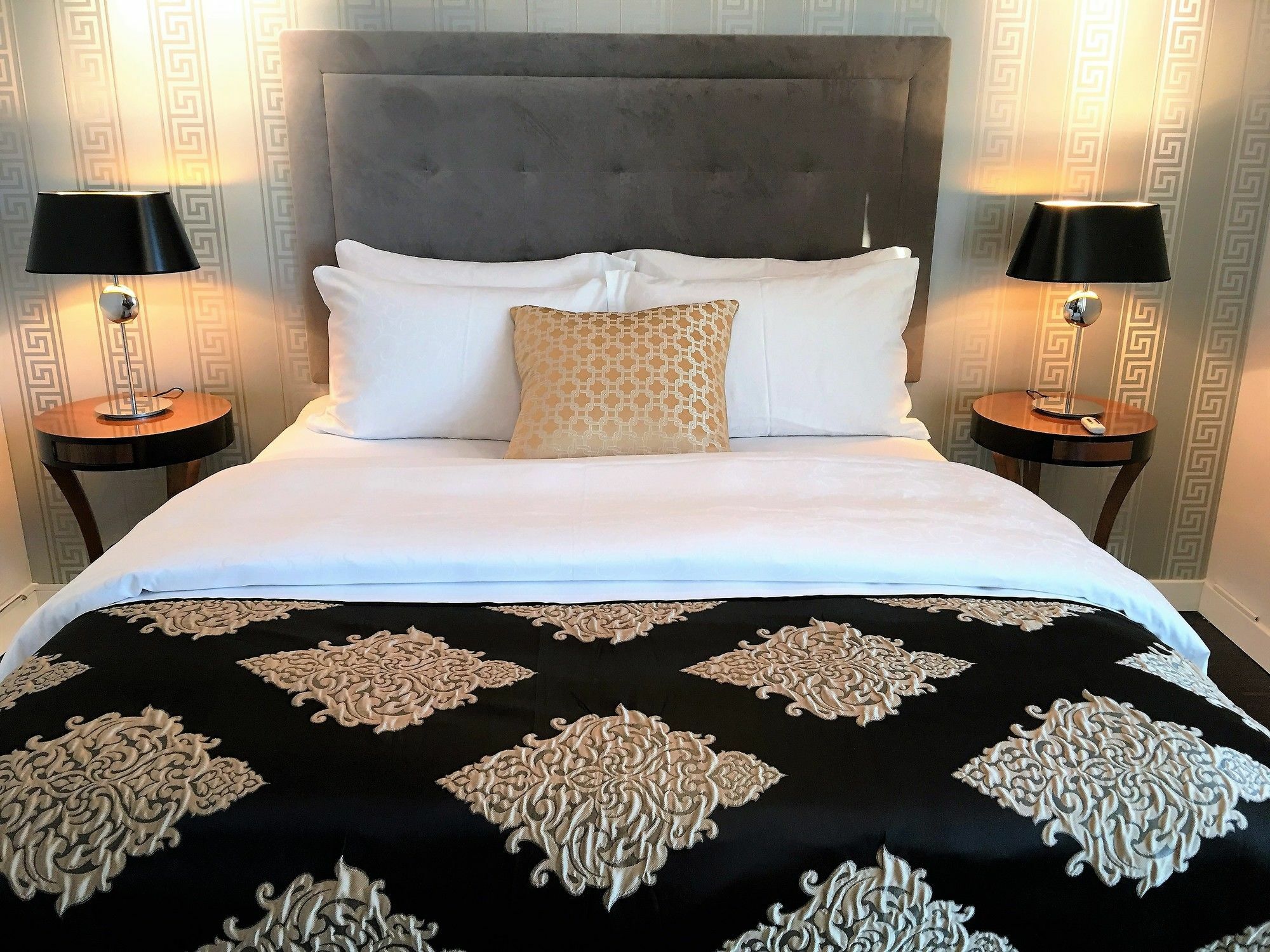 Mondrian Luxury & Old Town