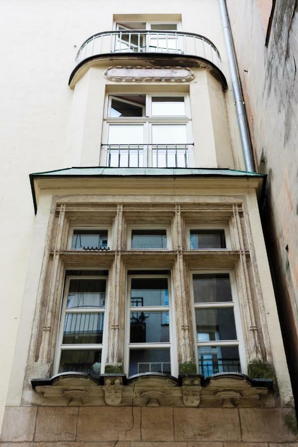 Heynow Rooms, And In Center *
