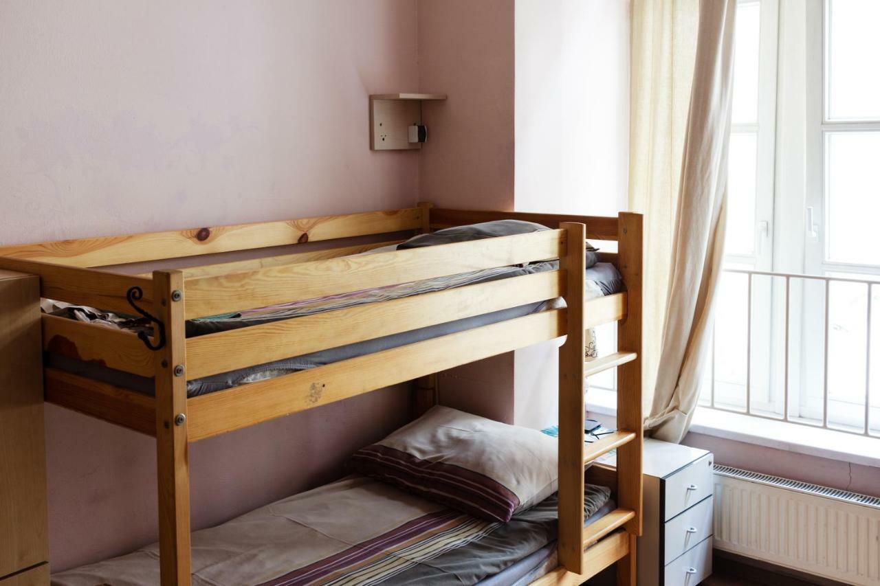 Heynow Rooms, And In Center
