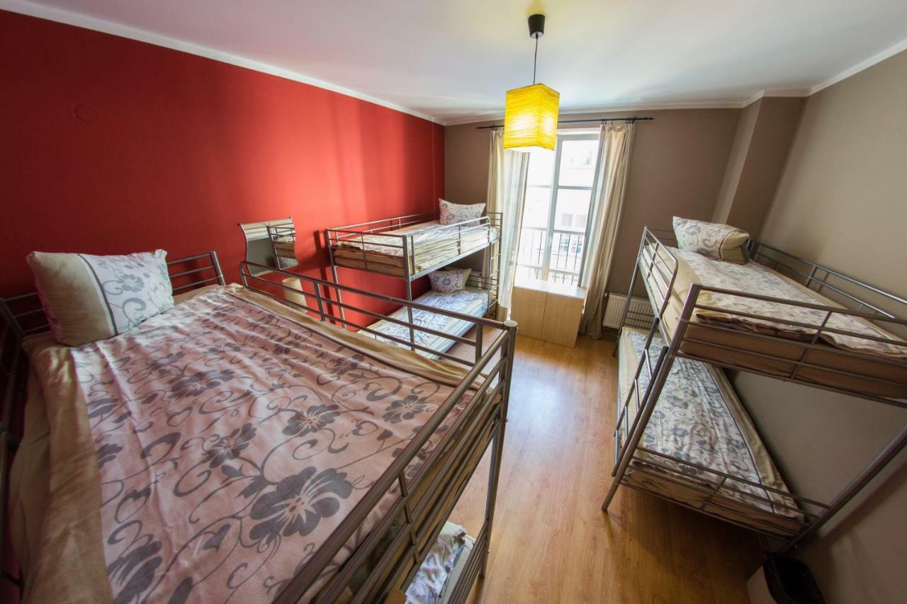 Heynow Rooms, And In Center