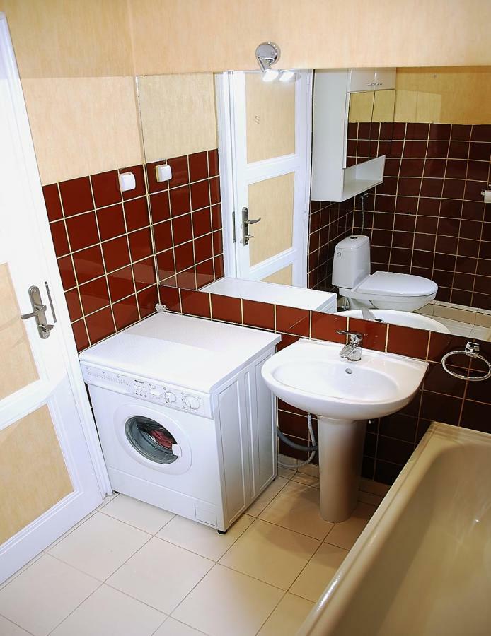 Spacious In The Heart Of Apartment