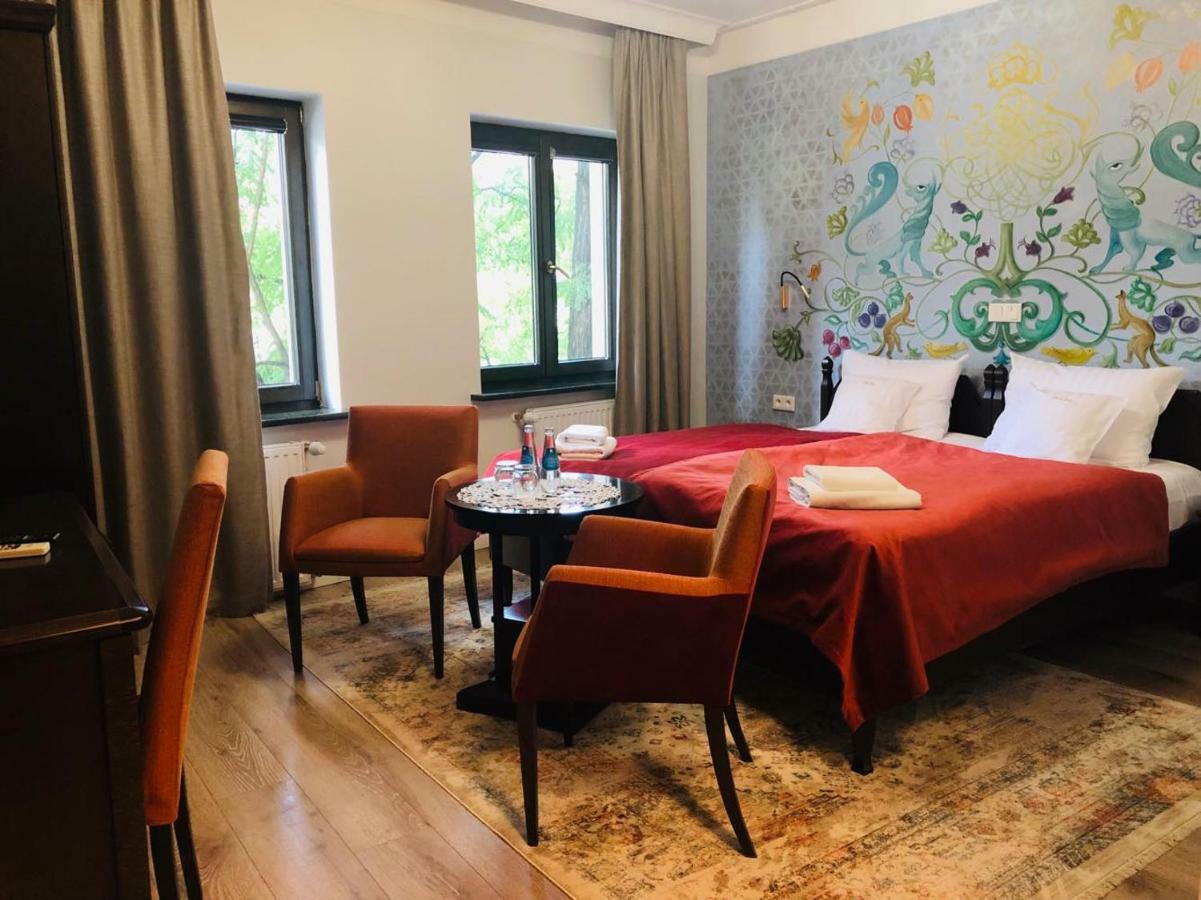 Ester Hotel