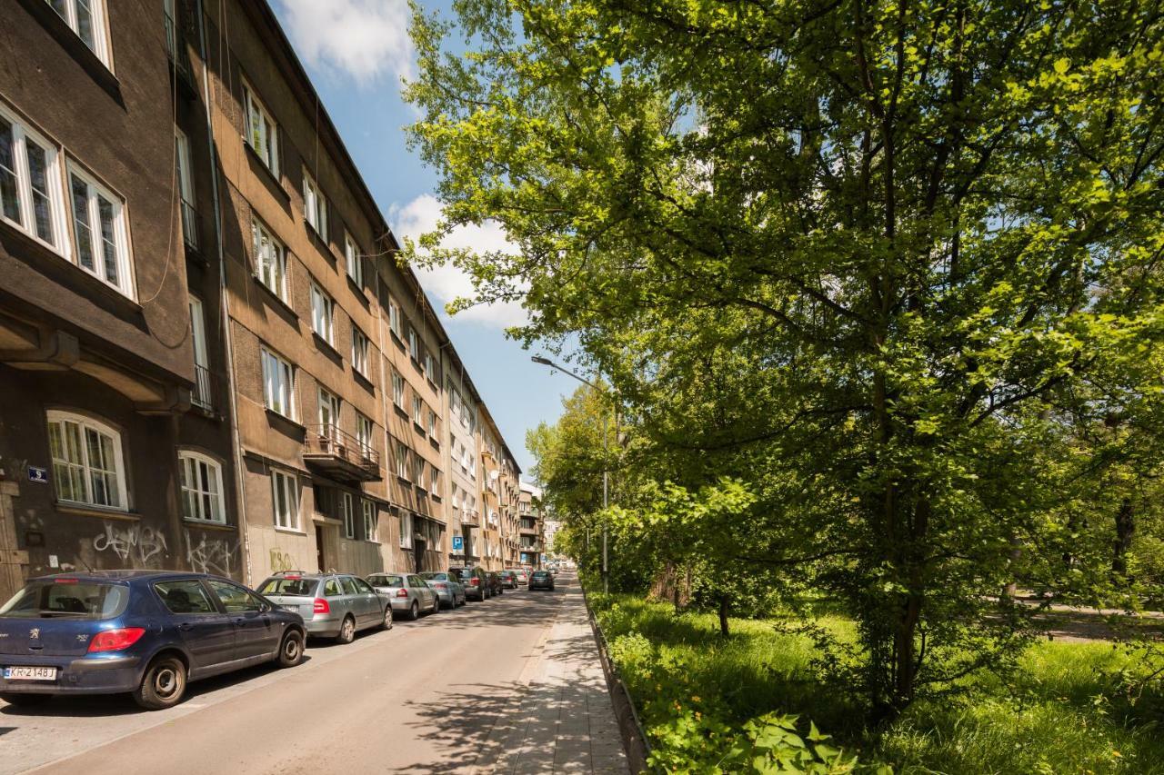 Garden Apartment *