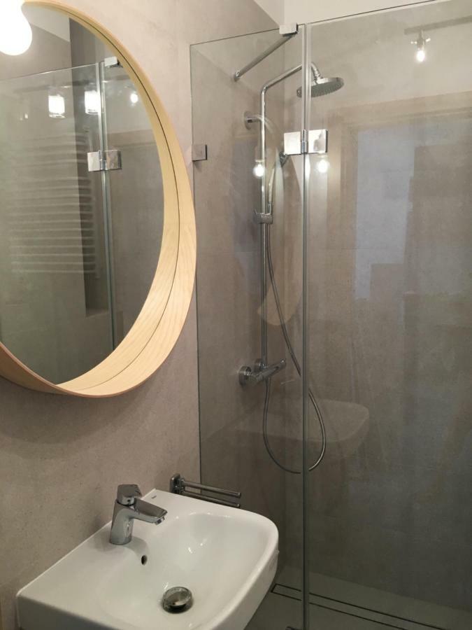 Shoq With Private Parking Apartment Krakau