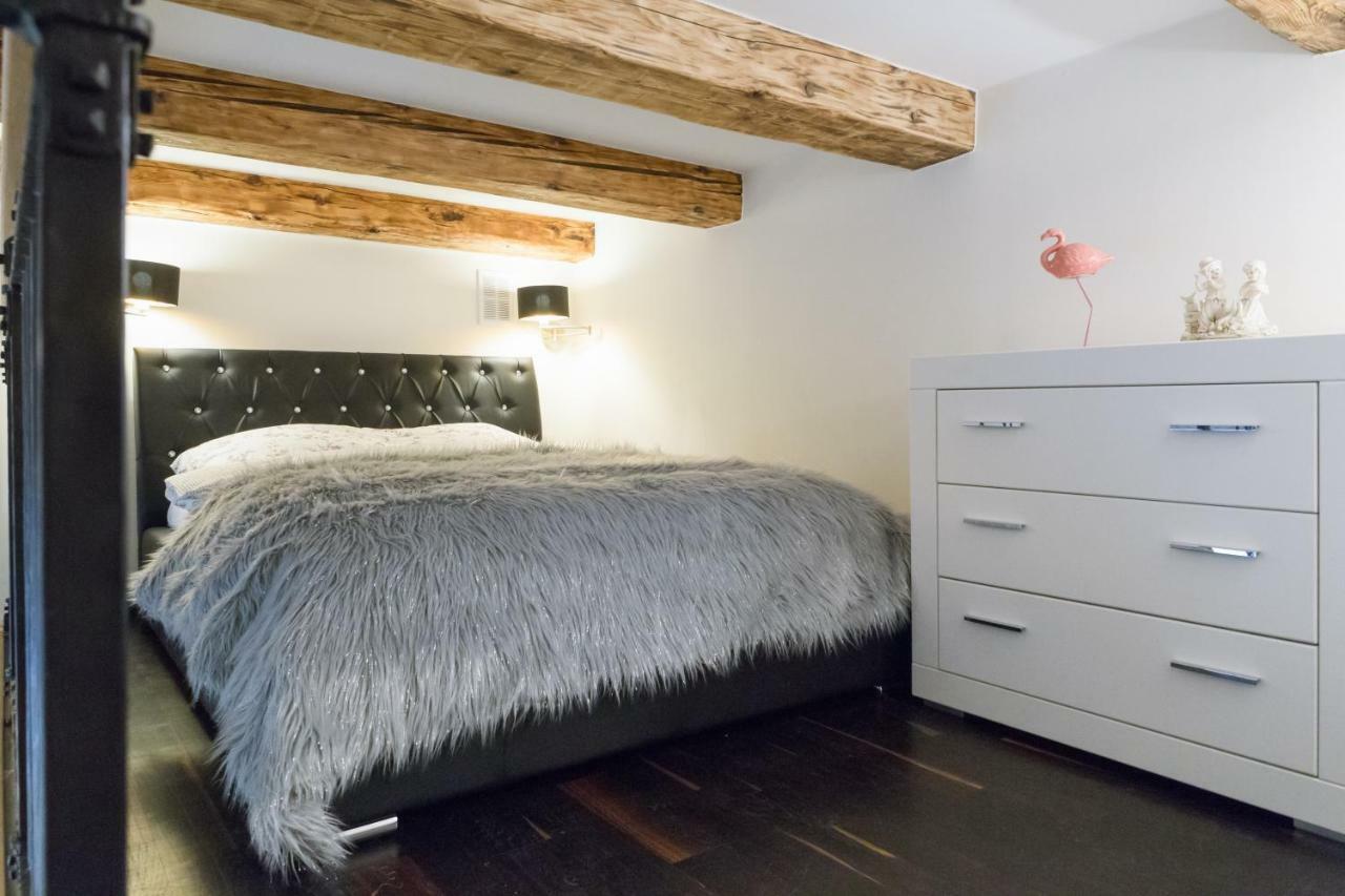 Quiet & High Class Jablonowskich Street Apartment