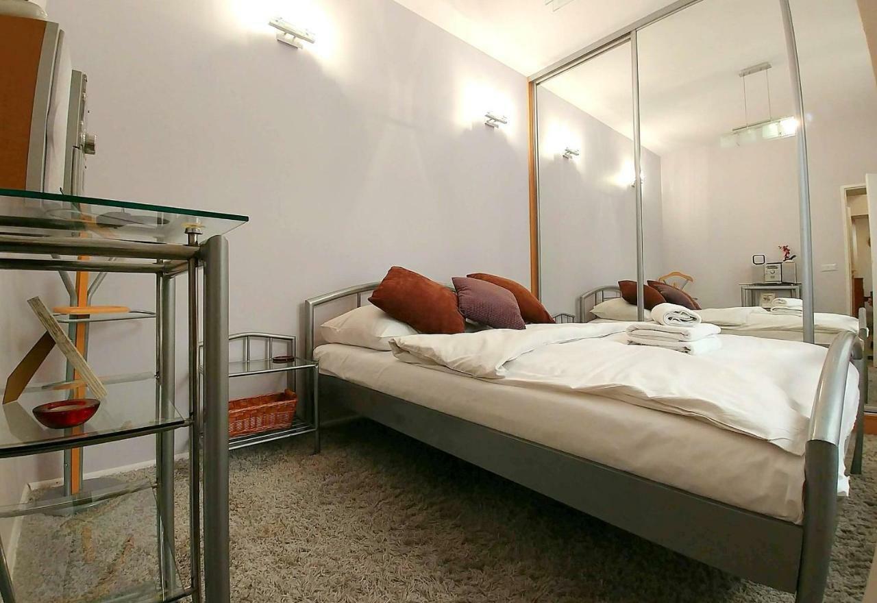 Oficyna - Bon Turystyczny Apartament *