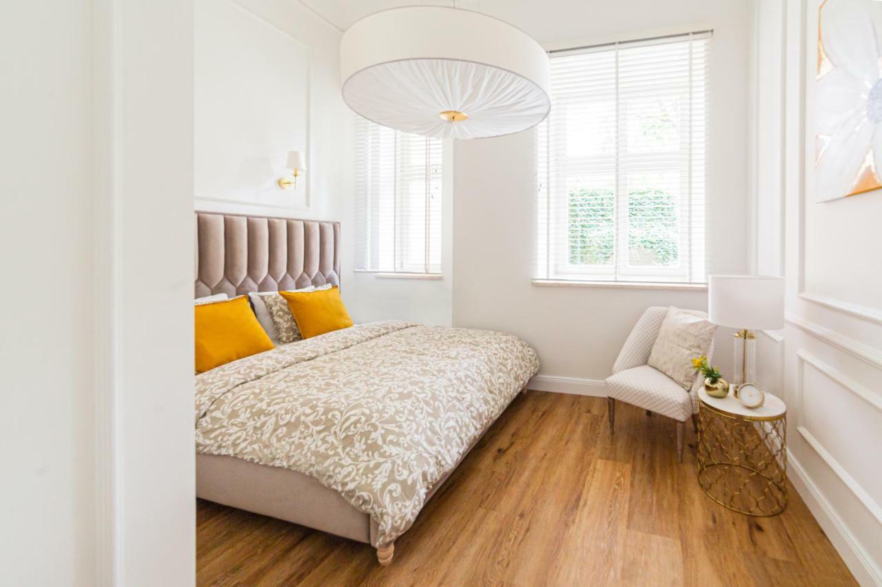 Golden Place Apartment *