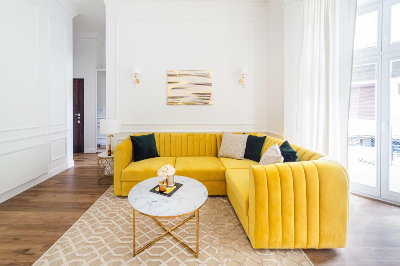 Golden Place Apartment *