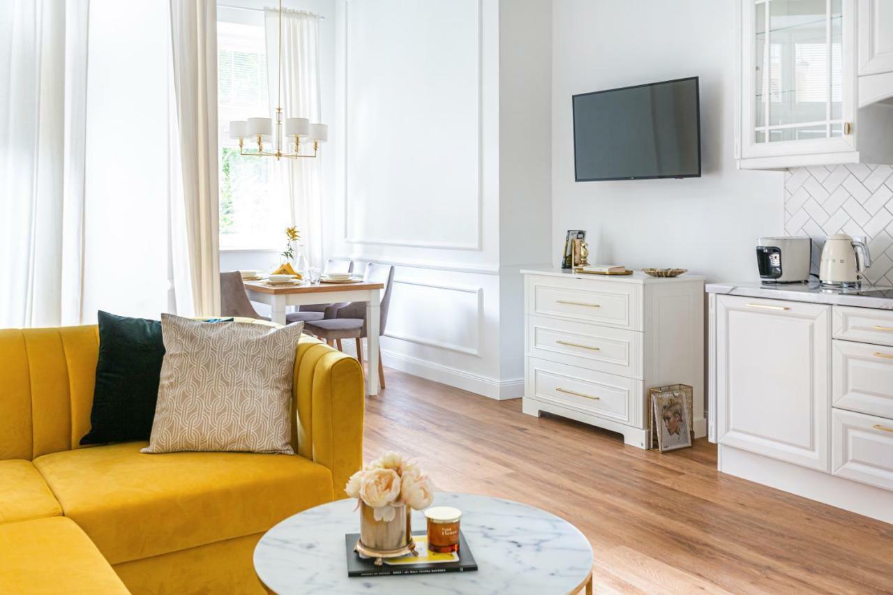 Golden Place Apartment *
