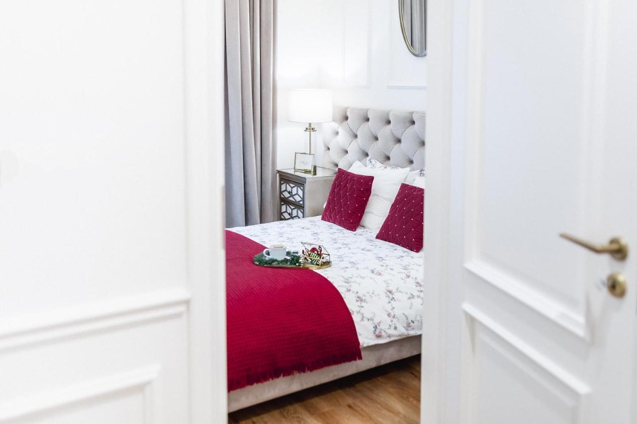 Golden Place Apartment *
