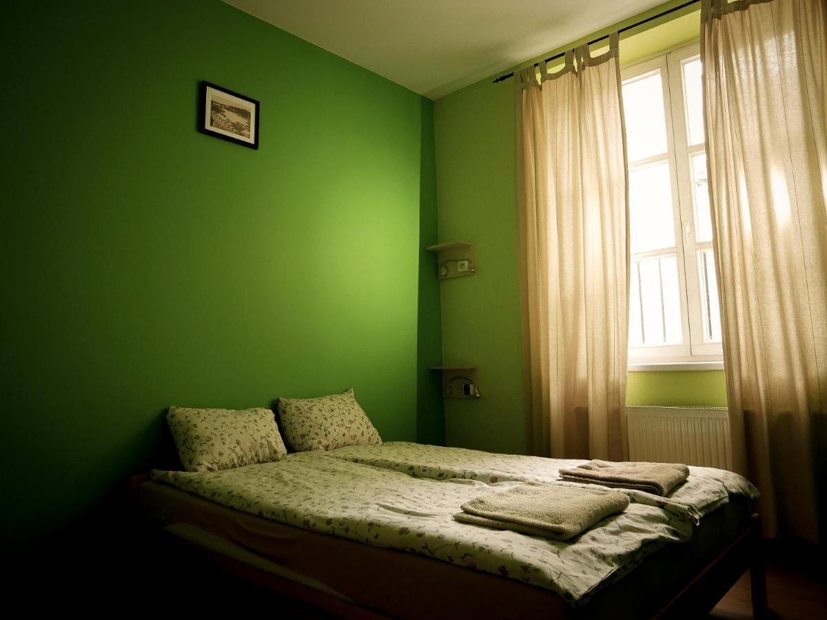 Heynow Rooms, And In Center Hostel *