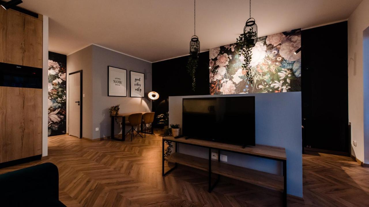 Apartment Floral *