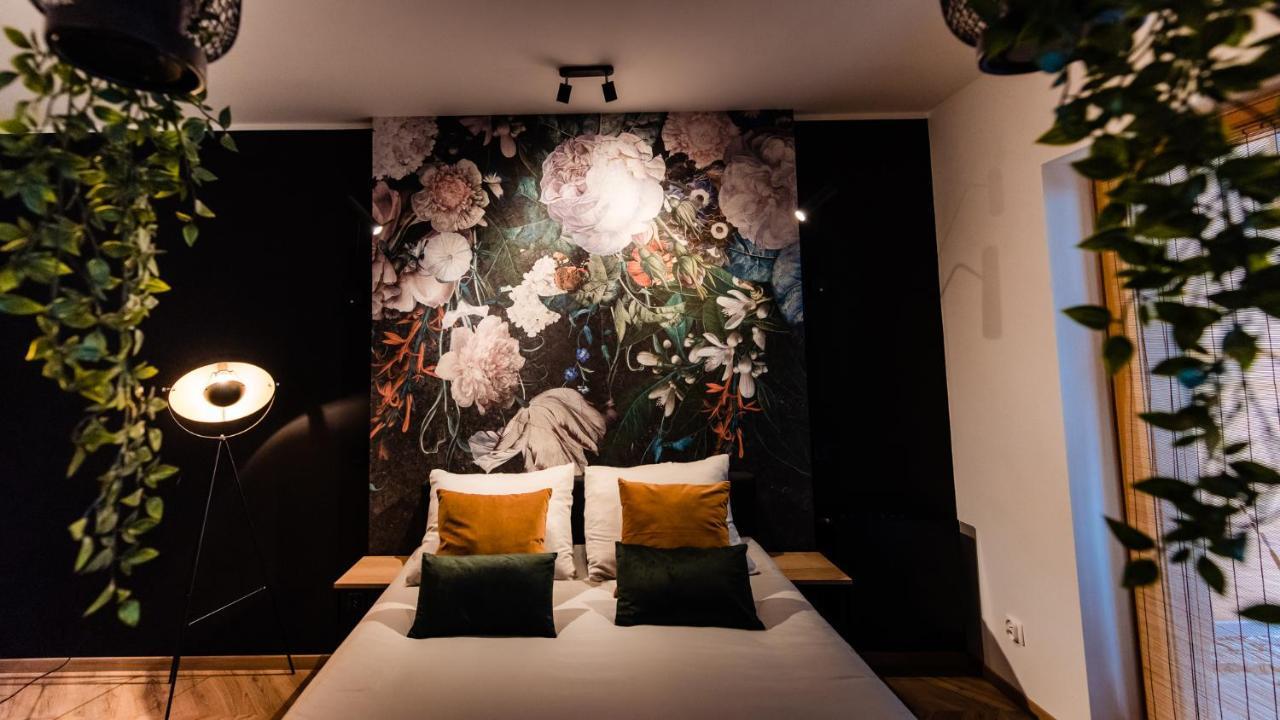 Floral Apartment *