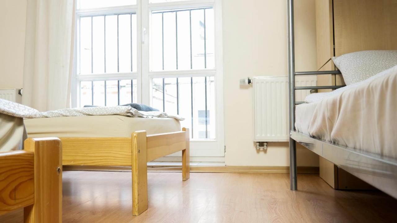 Heynow Rooms, And In Center Hostel