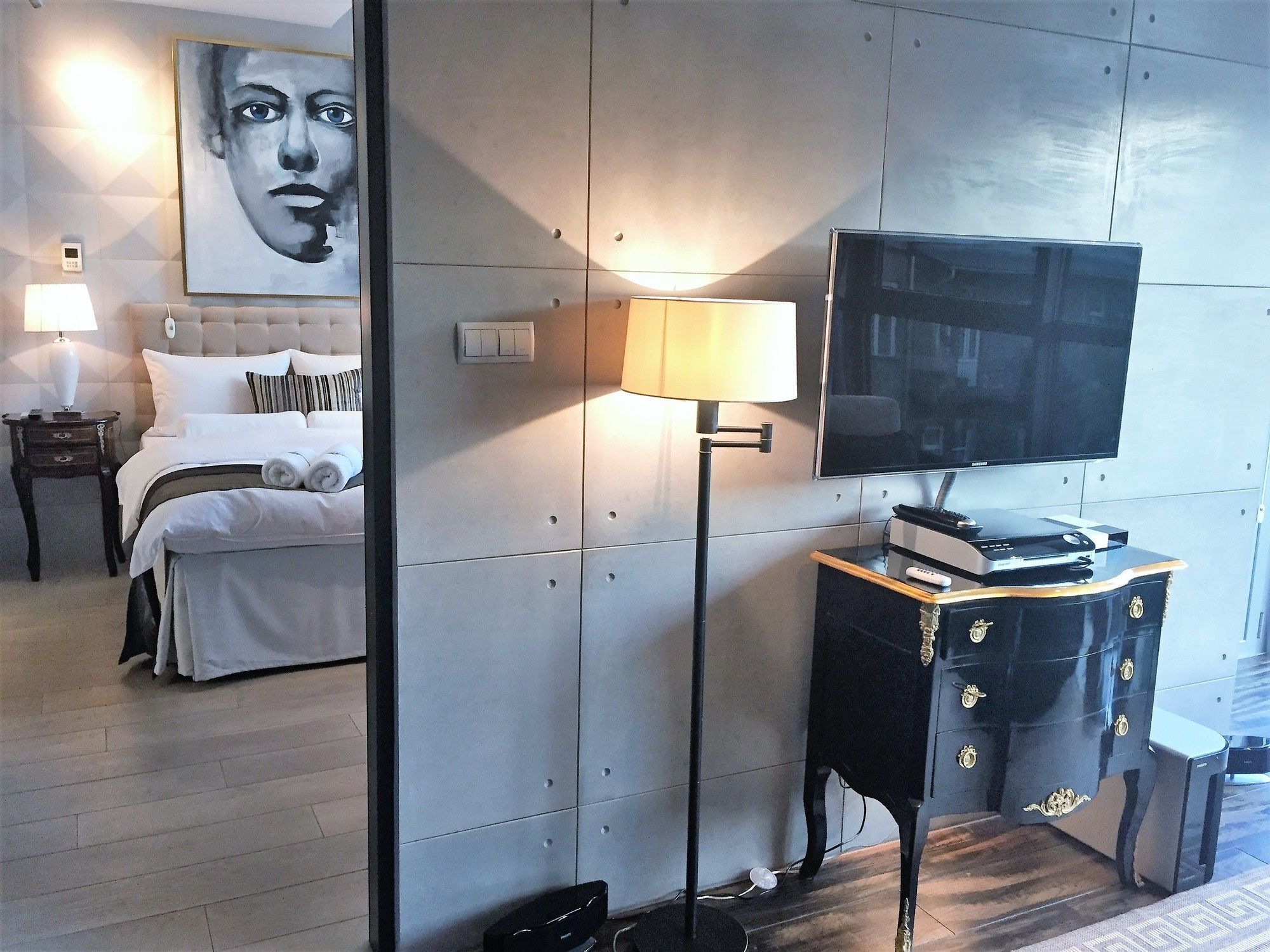 Aparthotel Mondrian Luxury & Old Town