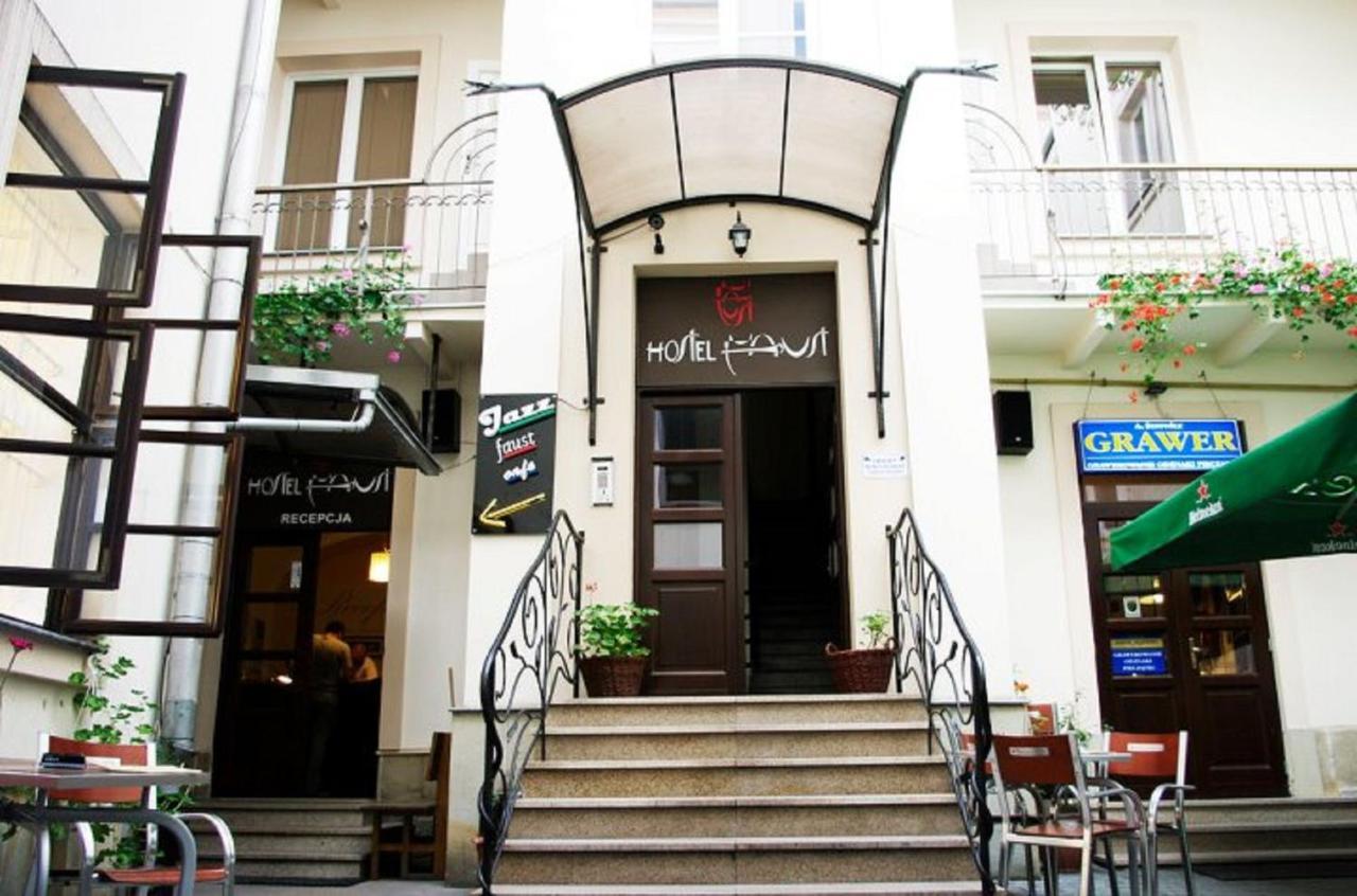 Faust Aparthostel Hostel *