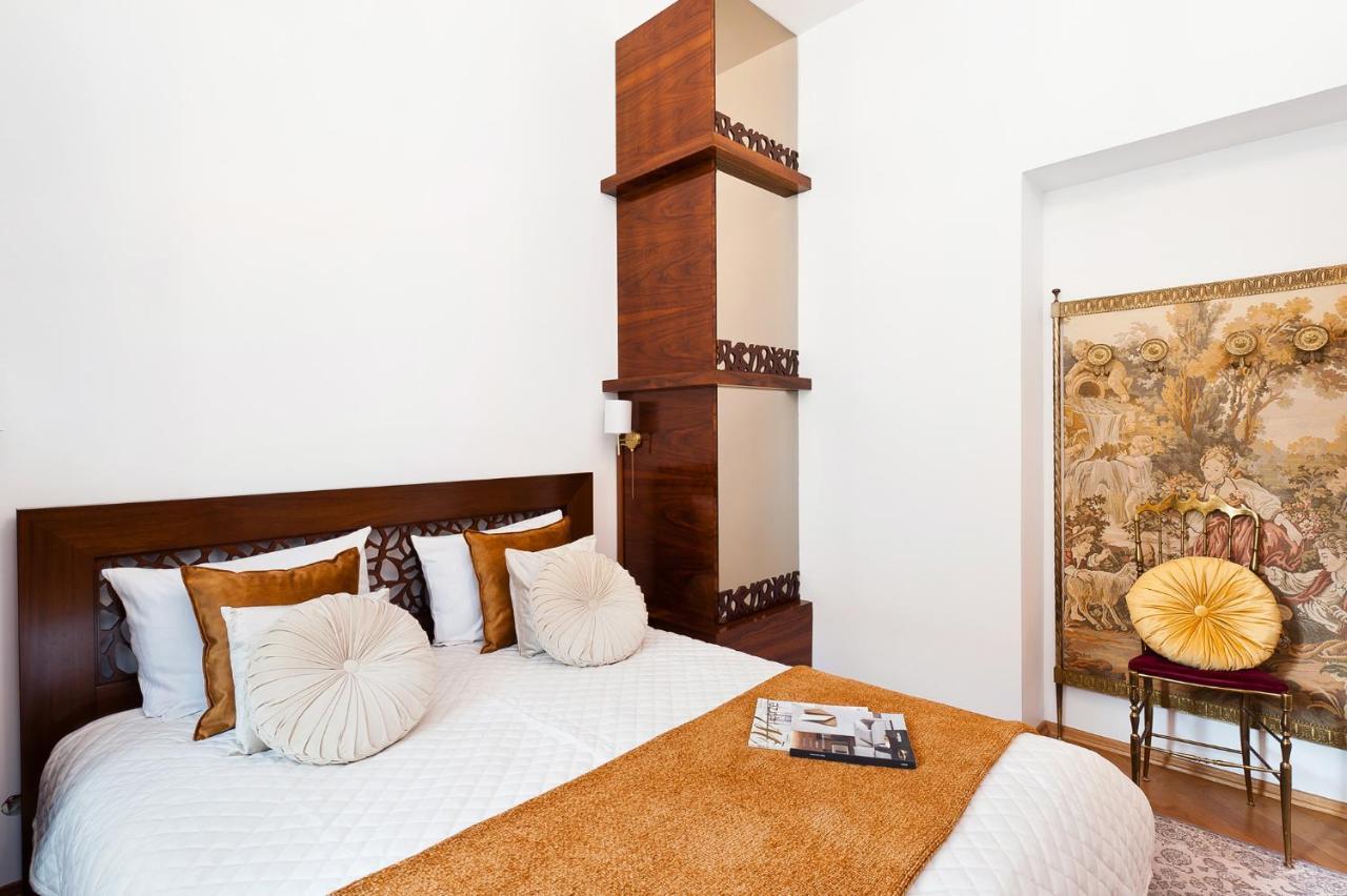 Cracovian By Loft Affair *