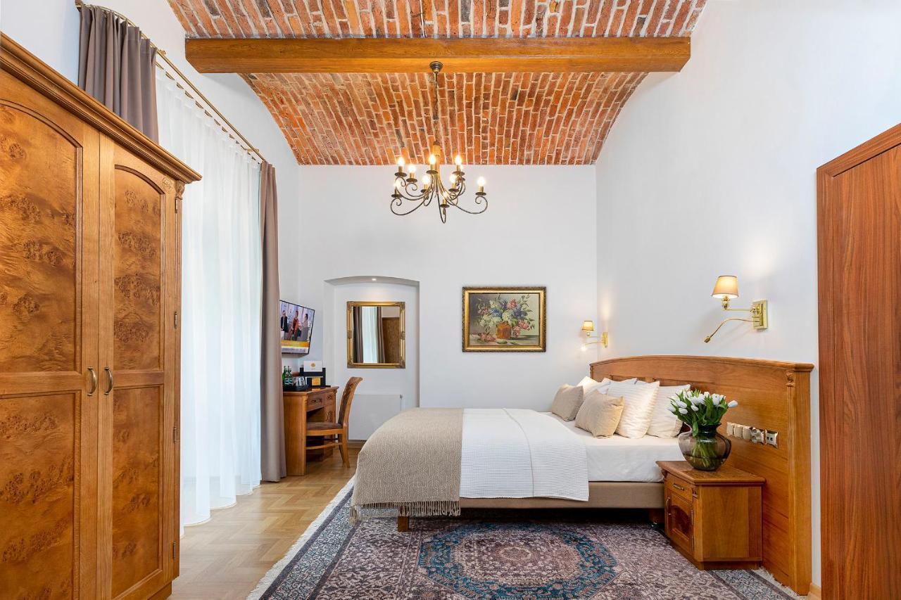 Ventus Rosa Boutique 4*